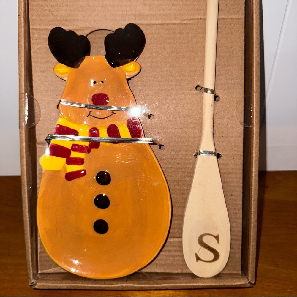 Holiday Home reindeer spoon rest with wooden spoon with “S”